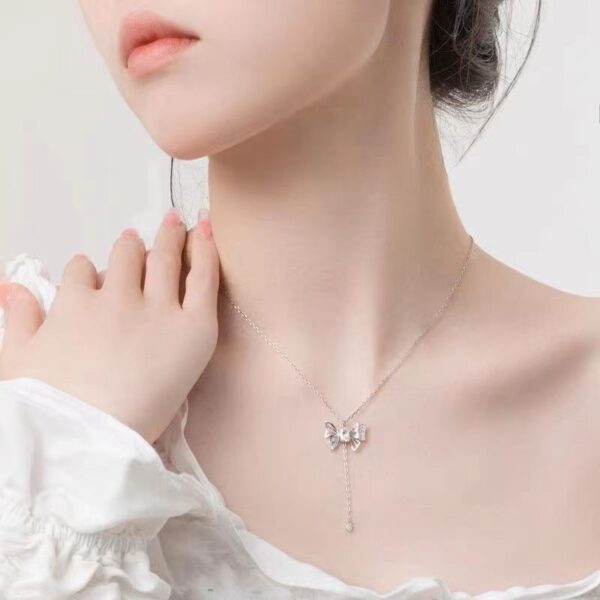 Chic Butterfly Necklace with Innovative Pull Design, Stylish Butterfly Pendant Necklace for Women, Elegant Adjustable Butterfly Necklace for All Occasions