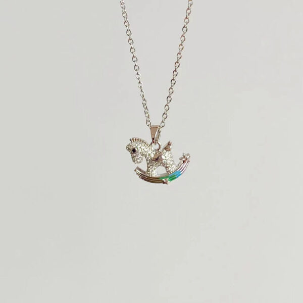 Wen Jian Colorful Pony Pendant Necklace for Women, European and American Style Pony Pendant Necklace, Fashionable Colorful Pony Necklace for Everyday Wear