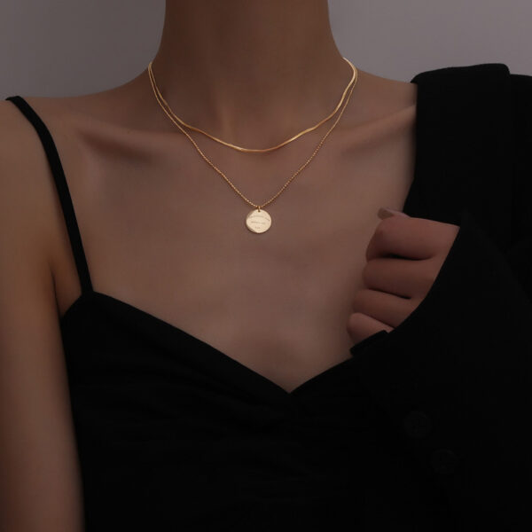 Elegant Twin Round Double Layer Necklace with 18K Gold Plating, Stylish 18K Gold Plated Layered Necklace for Women, Fashionable Twin Circle Necklace for Any Occasion