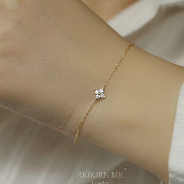 S925 Sterling Silver Four-Leaf Clover Bracelet with Diamonds, Elegant Clover Bracelet for Good Luck and Style, Charming Sterling Silver Bracelet for Women