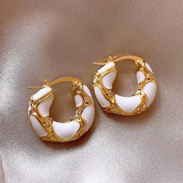 Stylish Enamel Lava Hoop Earrings for Women, Fashionable Lava-Inspired Enamel Hoop Earrings, Unique Lava Design Hoop Earrings with Enamel Finish