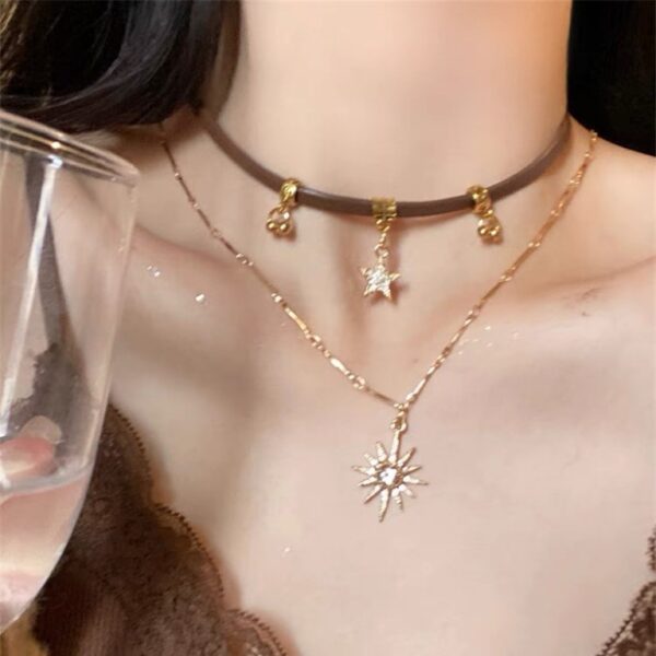 Retro Fashion Double-Layer Sun Necklace for Unique Style, Stylish Sun Pendant Necklace for Women, Trendy Layered Necklace with Sun Design