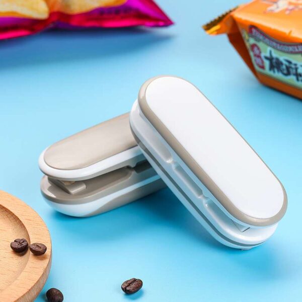 Compact Mini Portable Sealing Machine for Food Storage, Handheld Heat Sealer for Bags, Travel-Friendly Food Preservation Tool