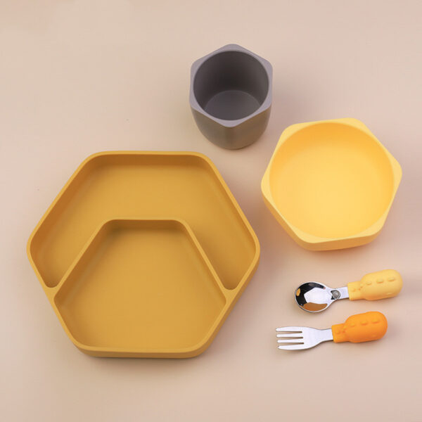 Innovative Honeycomb Silicone Sucker Bowl for Babies, Durable and Safe Baby Tableware, Anti-Slip Silicone Bowl for Mealtime Convenience