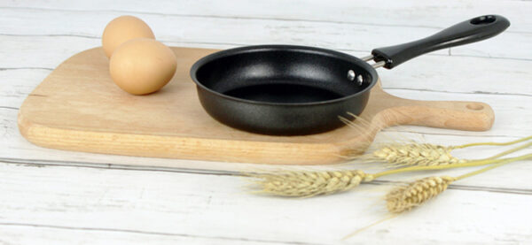 Hot-Selling 12CM Mini Frying Pan, Pure Iron Coated Non-Stick Frying Pan, Perfect Frying Egg Artifact Pan