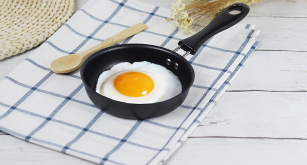 Hot-Selling 12CM Mini Frying Pan, Pure Iron Coated Non-Stick Frying Pan, Perfect Frying Egg Artifact Pan