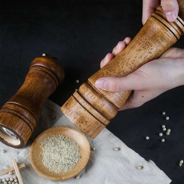 Manual Wooden Spice Grinder for Kitchen, Traditional Hand-Cranked Grinder, Essential Kitchen Tool for Spices and Herbs