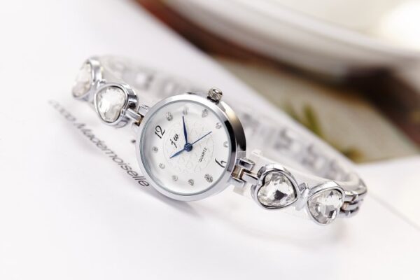 Rhinestone Fashion Women's Watch with Quartz Steel Belt, Elegant Rhinestone Quartz Watch for Women, Stylish Women's Rhinestone Steel Belt Watch