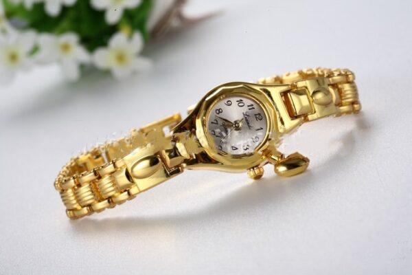 Gold Women's Bracelet Watch with Honey Heart Rhinestone, Elegant Gold Bracelet Watch with Rhinestone Details for Women, Casual Stainless Steel Watch with Heart Rhinestones