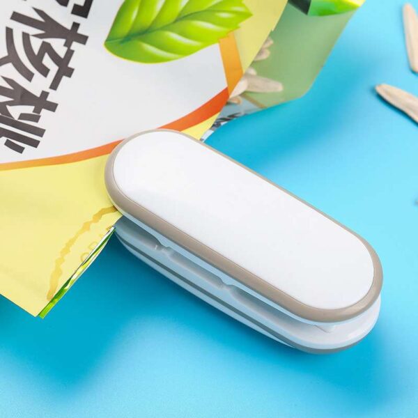 Compact Mini Portable Sealing Machine for Food Storage, Handheld Heat Sealer for Bags, Travel-Friendly Food Preservation Tool