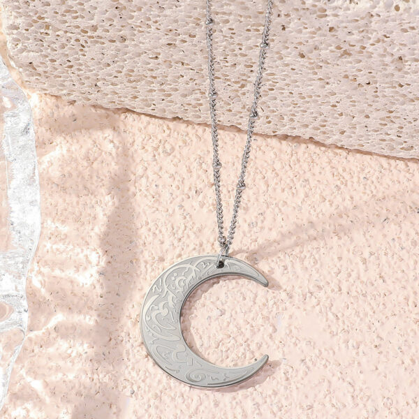 Simple Arabic Moon Necklace for Men and Women, Elegant Arabic Moon Pendant Necklace, Versatile Moon Necklace with Arabic Design