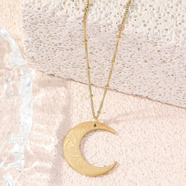 Simple Arabic Moon Necklace for Men and Women, Elegant Arabic Moon Pendant Necklace, Versatile Moon Necklace with Arabic Design