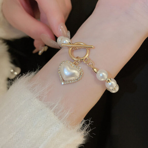 Diamond OT Buckle and Pearl Heart Bracelet, Elegant Pearl Heart Bracelet with Diamond OT Buckle, Stylish Diamond and Pearl Heart Bracelet