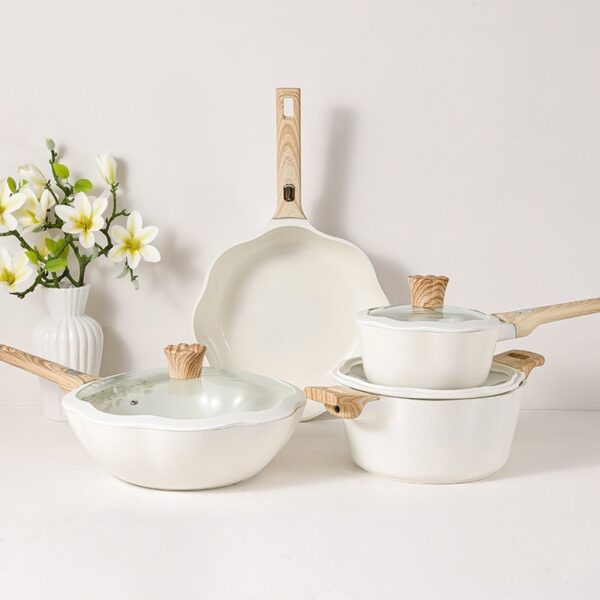 Household Magnolia Ceramic Non-Stick Pan, Elegant Design with Superior Non-Stick Surface, Ideal for Everyday Cooking