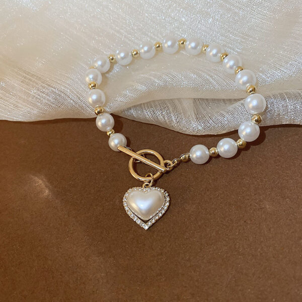 Diamond OT Buckle and Pearl Heart Bracelet, Elegant Pearl Heart Bracelet with Diamond OT Buckle, Stylish Diamond and Pearl Heart Bracelet