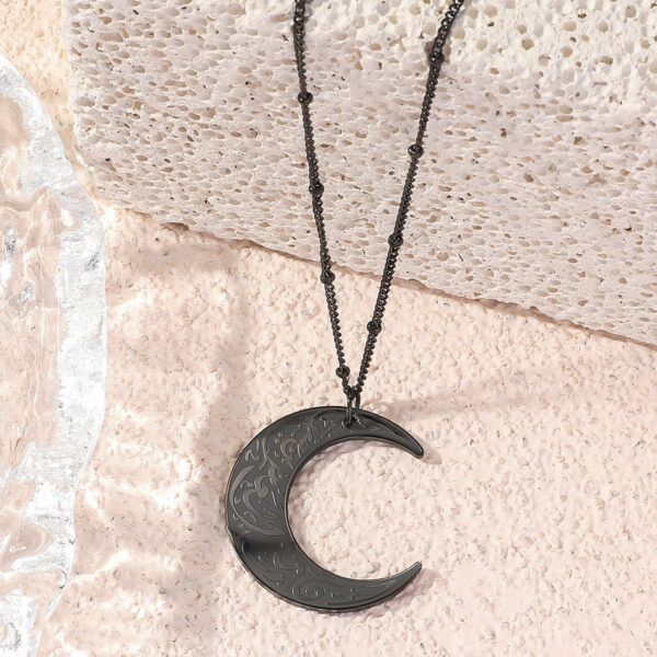 Simple Arabic Moon Necklace for Men and Women, Elegant Arabic Moon Pendant Necklace, Versatile Moon Necklace with Arabic Design