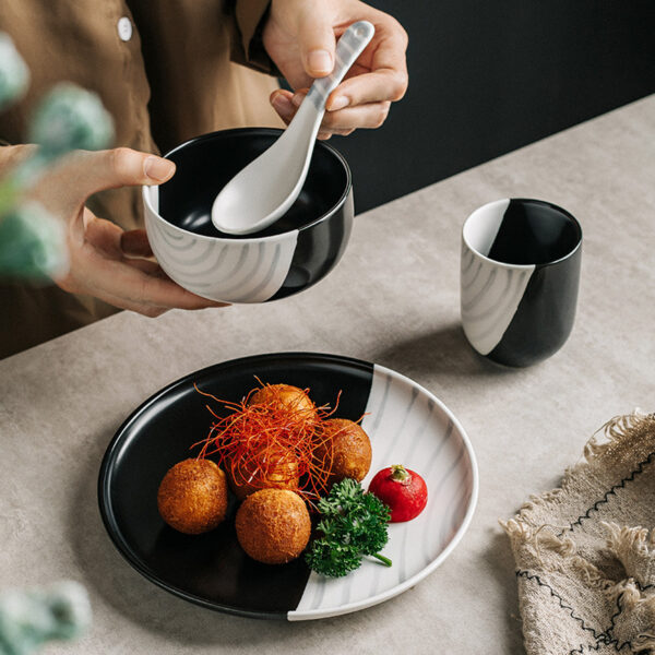 Simple Black And White Ceramic Tableware Suit, Classic Black and White Ceramic Tableware Set, Minimalist Design for Versatile Use