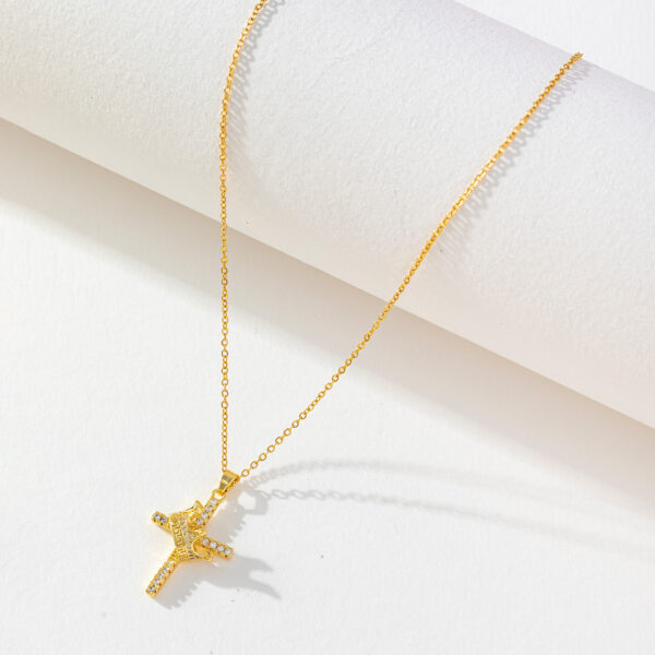 18K Gold Crown Cross Clavicle Chain Necklace, Zircon Pendant Clavicle Necklace with Crown Design, Elegant Crown Cross Necklace in 18K Gold