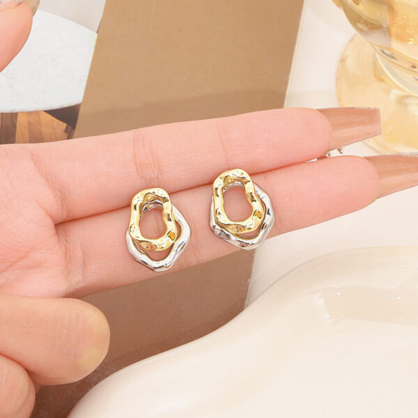 Two-tone Irregular Twisted Ring Earrings with Affordable Luxury Design, Stylish Irregular Twisted Ring Earrings, Women’s Temperament Two-tone Twisted Ring Earrings