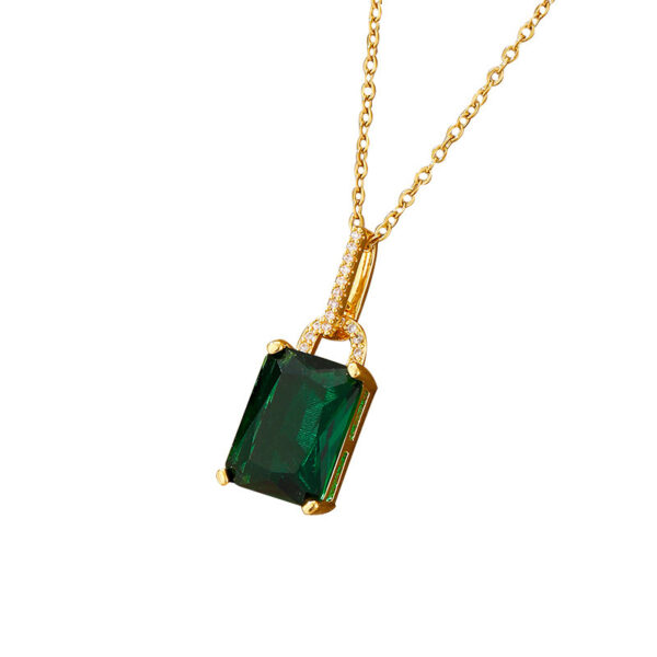 French Copper Vintage Square Emerald Pendant Necklace, Elegant Vintage Court Style Emerald Necklace, High-Sense Clavicle Chain with Square Emerald Pendant