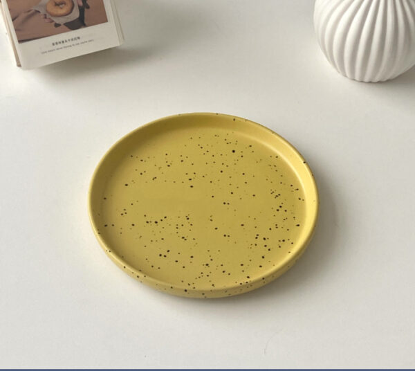 Modern INS Design Ceramic Dinner Plate, Elegant and Stylish Tableware for Contemporary Dining, Versatile Ceramic Dish