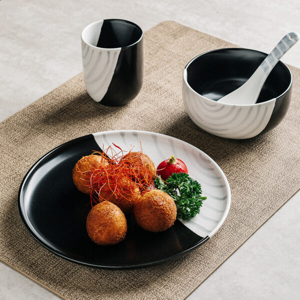 Simple Black And White Ceramic Tableware Suit, Classic Black and White Ceramic Tableware Set, Minimalist Design for Versatile Use