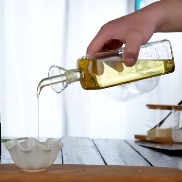 Transparent Square Glass Oiler for Kitchen, Stylish and Functional Oil Dispenser, Ideal for Cooking